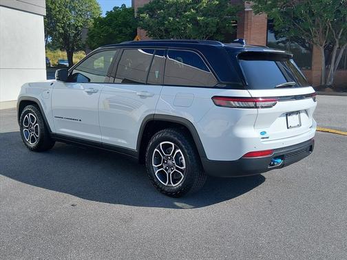 Bright White Clearcoat 2022 Jeep Grand Cherokee 4xe Trailhawk