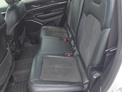 Bright White Clearcoat 2022 Jeep Grand Cherokee 4xe Trailhawk