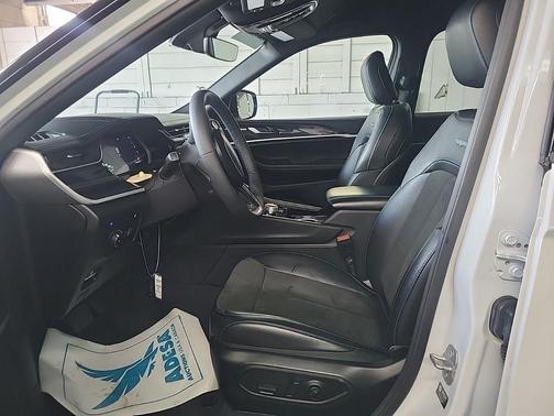 Bright White Clearcoat 2022 Jeep Grand Cherokee 4xe Trailhawk