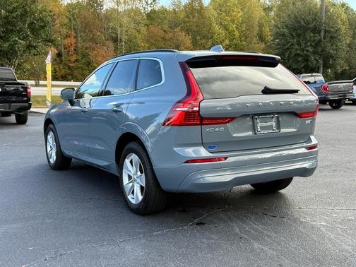 2022 Volvo XC60 B5 Momentum