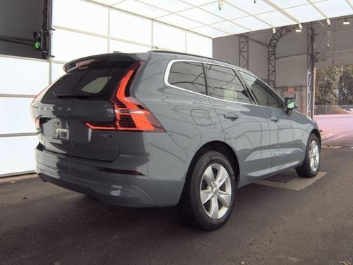2022 Volvo XC60 B5 Momentum