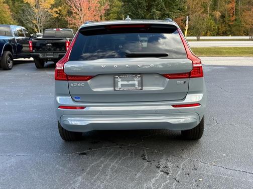 2022 Volvo XC60 B5 Momentum