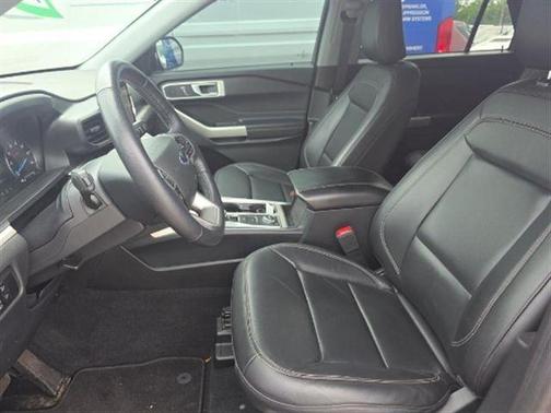 Rapid Red Metallic Tinted Clearcoat 2023 Ford Explorer XLT