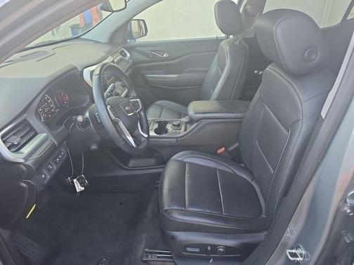 2023 GMC Acadia AWD SLT