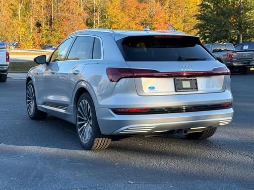 2019 Audi e-tron Premium Plus