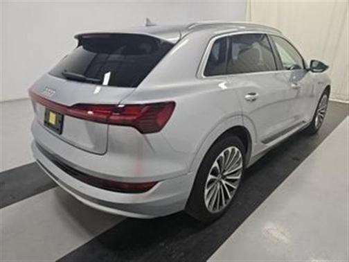 2019 Audi e-tron Premium Plus