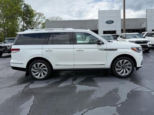 2023 Lincoln Navigator Reserve