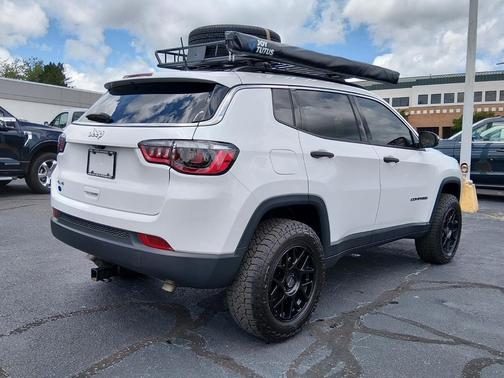 Bright White Clearcoat 2025 Jeep Compass Sport