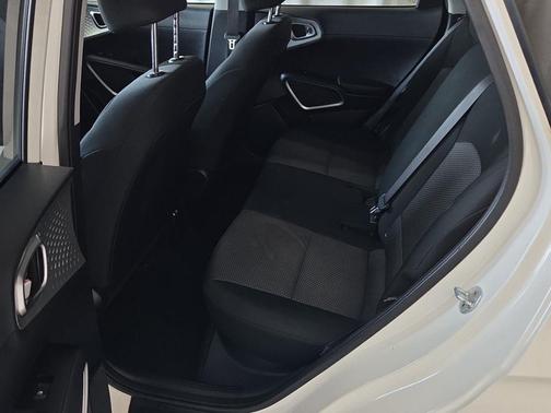 Snow White Pearl 2023 Kia Soul S