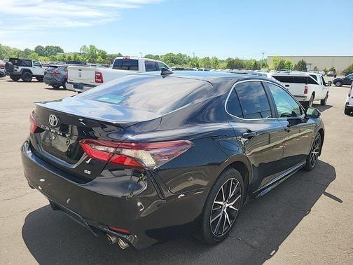 Midnight Black Metallic 2021 Toyota Camry SE