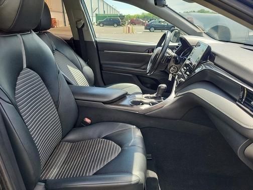 Midnight Black Metallic 2021 Toyota Camry SE