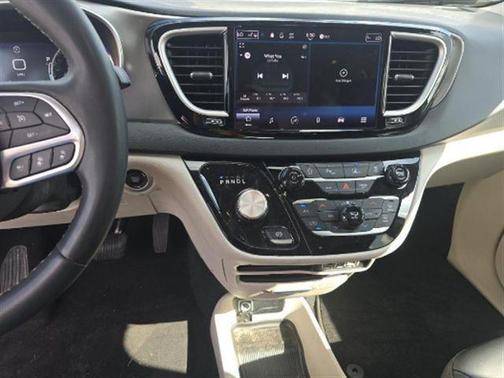 Bright White Clearcoat 2023 Chrysler Pacifica Touring L