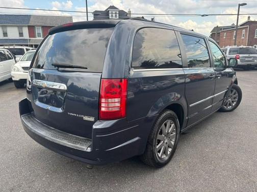 2009 Chrysler Town & Country Touring