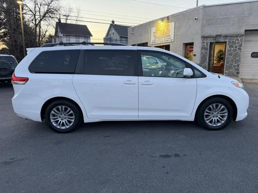 2013 Toyota Sienna XLE