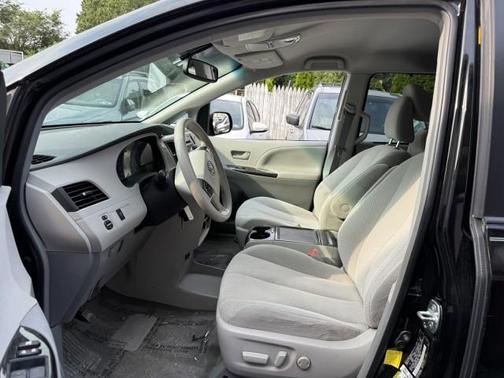 2012 Toyota Sienna LE