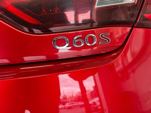 2017 INFINITI Q60 400