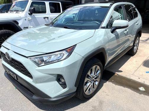 2019 Toyota RAV4 XLE Premium