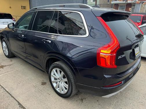 2016 Volvo XC90 T6 Momentum