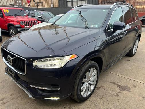 2016 Volvo XC90 T6 Momentum