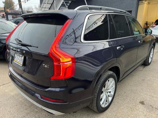 2016 Volvo XC90 T6 Momentum