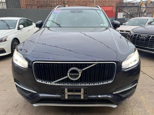 2016 Volvo XC90 T6 Momentum