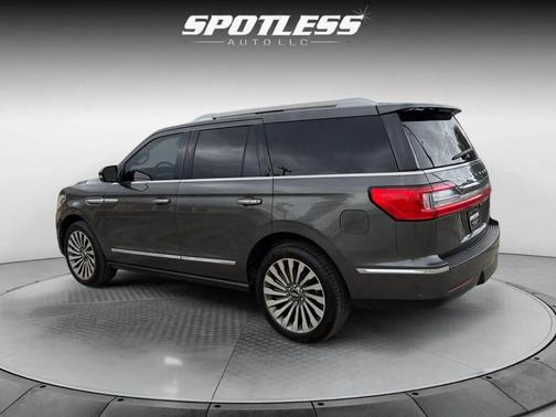 Magnetic Gray Metallic 2018 Lincoln Navigator Reserve