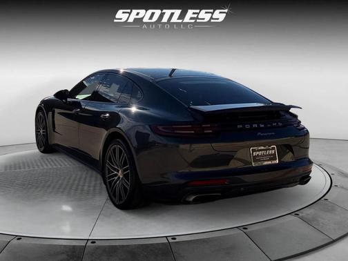 Volcano Grey Metallic 2018 Porsche Panamera 4