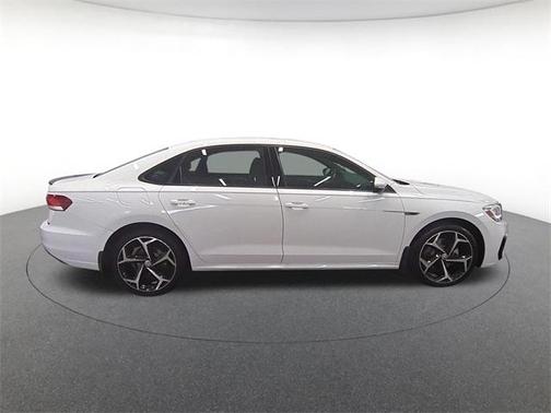 2022 Volkswagen Passat 2.0T R-Line