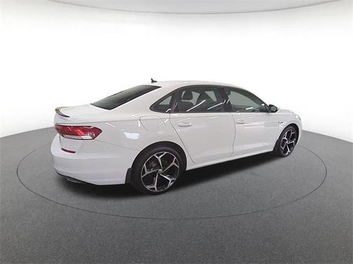2022 Volkswagen Passat 2.0T R-Line