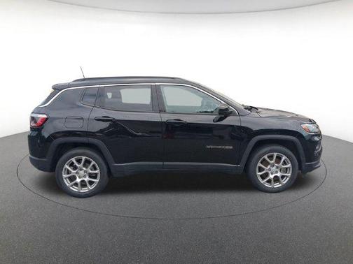 Diamond Black 2023 Jeep Compass Latitude Lux