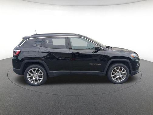 Diamond Black 2023 Jeep Compass Latitude Lux