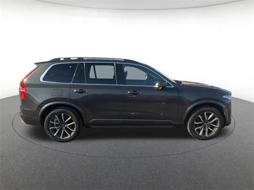 2018 Volvo XC90 T6 Momentum