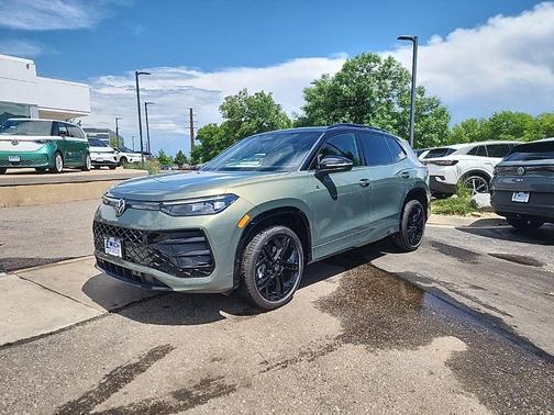 2025 Volkswagen Tiguan 2.0T SE R-Line Black