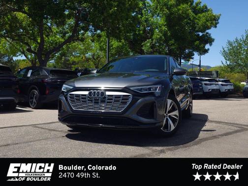 Daytona Gray Pearl Effect 2024 Audi Q8 e-tron S line Premium
