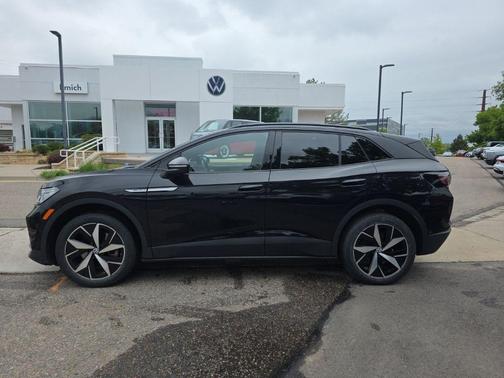 Deep Black Pearl Effect 2023 Volkswagen ID.4 Pro S