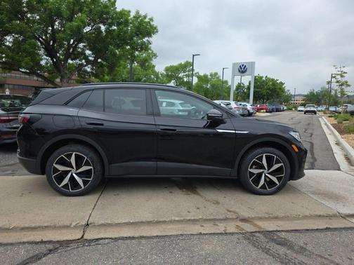 Deep Black Pearl Effect 2023 Volkswagen ID.4 Pro S