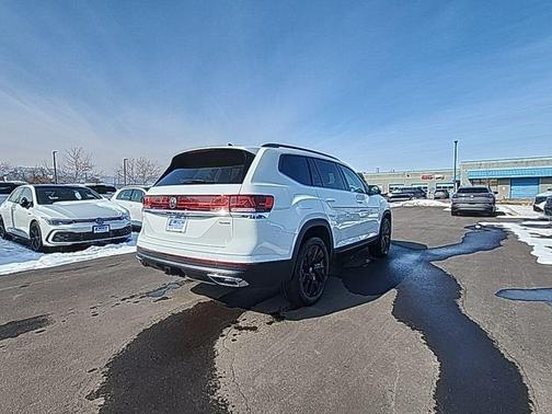 2025 Volkswagen Atlas 2.0T SE