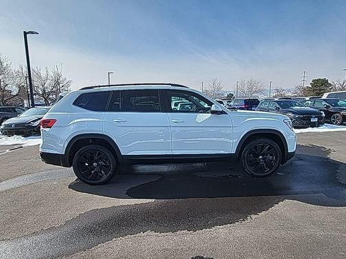 2025 Volkswagen Atlas 2.0T SE