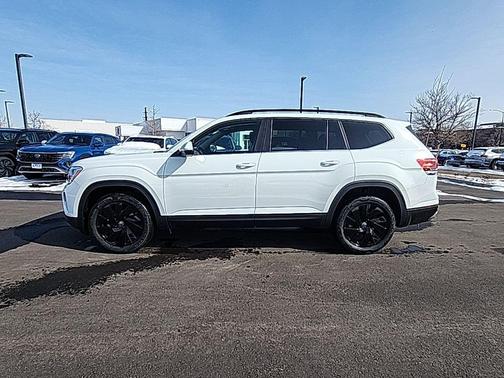 2025 Volkswagen Atlas 2.0T SE