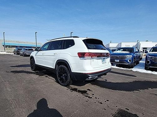 2025 Volkswagen Atlas 2.0T SE