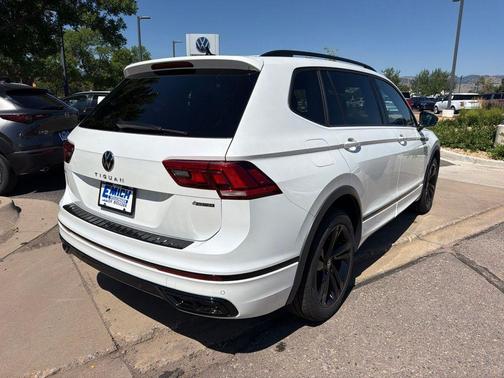 Opal White Pearl Effect 2023 Volkswagen Tiguan 2.0T SE R-Line Black