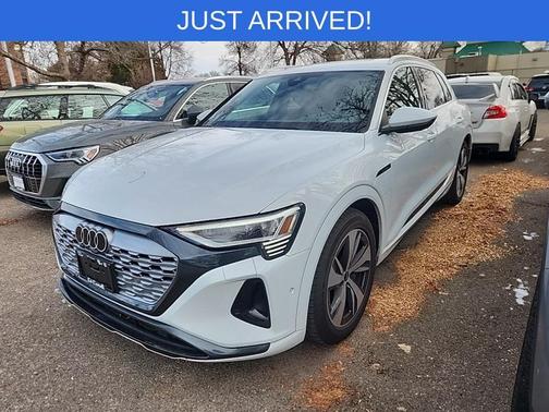 2024 Audi Q8 e-tron Premium
