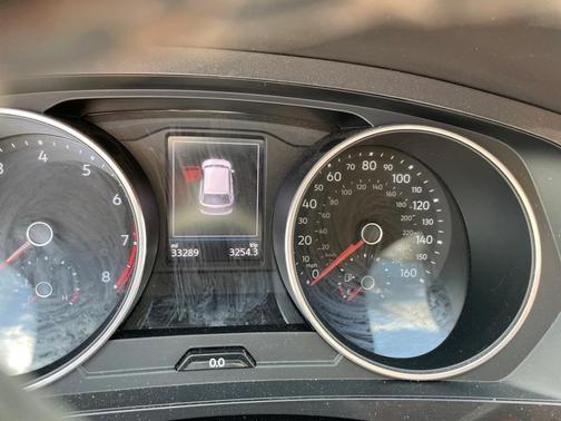 Photo 4 of 5 of 2021 Volkswagen Tiguan 2.0T SE