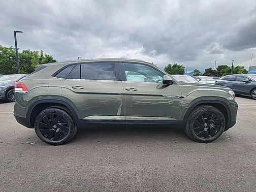 2025 Volkswagen Atlas Cross Sport 2.0T SE w/Technology