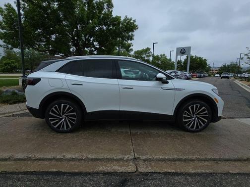 Opal White / Black Roof 2023 Volkswagen ID.4 Pro S Plus