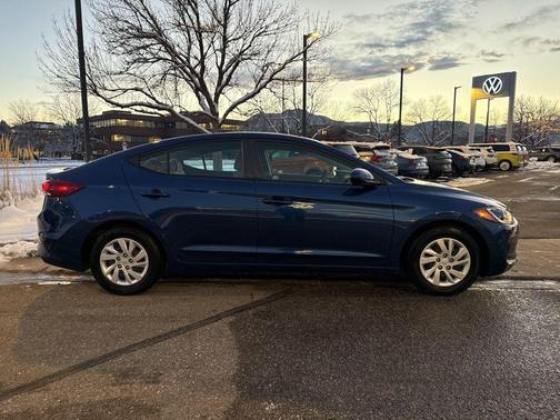 2018 Hyundai ELANTRA SE