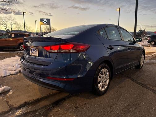 2018 Hyundai ELANTRA SE