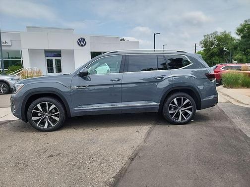 2025 Volkswagen Atlas 2.0T SEL Premium R-Line