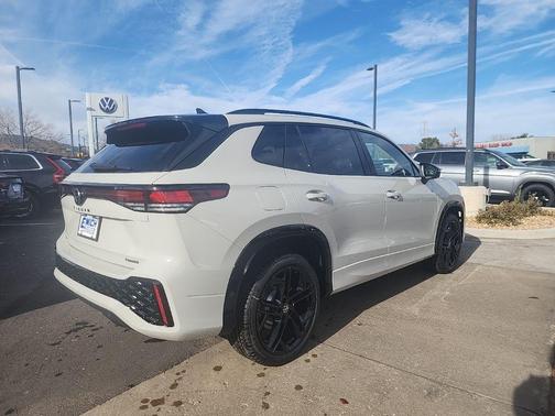 2025 Volkswagen Tiguan 2.0T SE R-Line Black