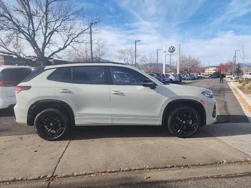 2025 Volkswagen Tiguan 2.0T SE R-Line Black